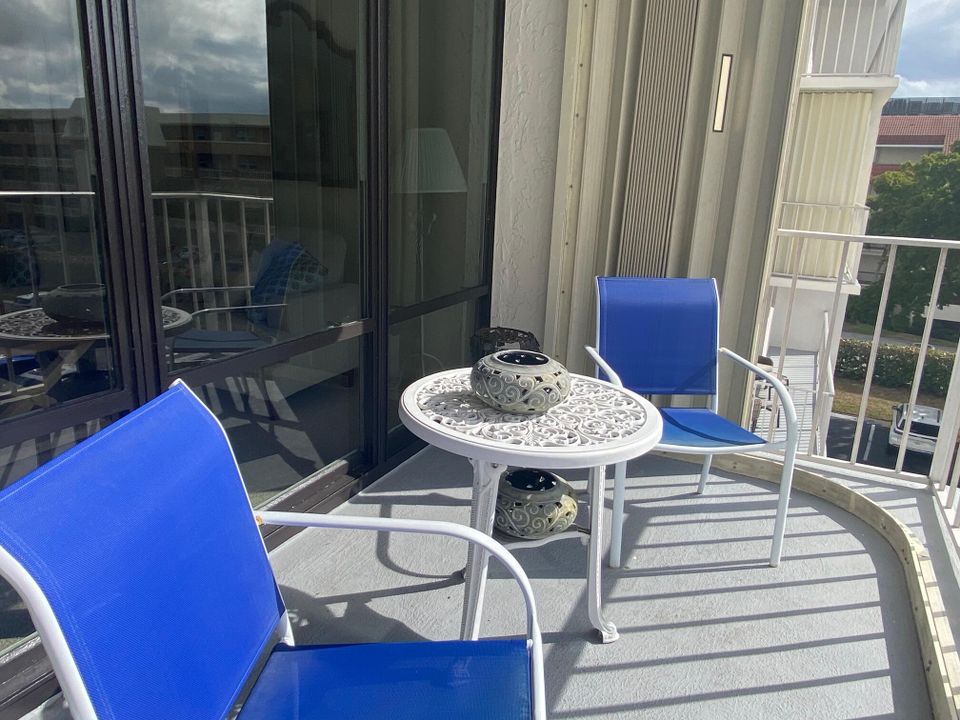 For Rent: $3,800 (2 beds, 2 baths, 1143 Square Feet)