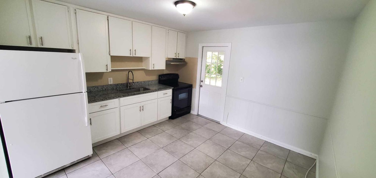 出租: $1,500 (2 贝兹, 1 浴室, 840 平方英尺)