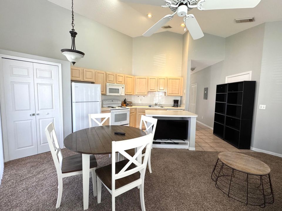 На продажу: $275,000 (2 спален, 2 ванн, 1196 Квадратных фут)