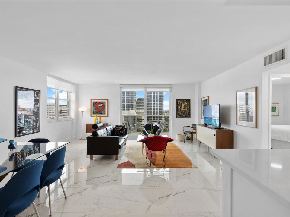 В аренду: $4,800 (2 спален, 2 ванн, 1411 Квадратных фут)