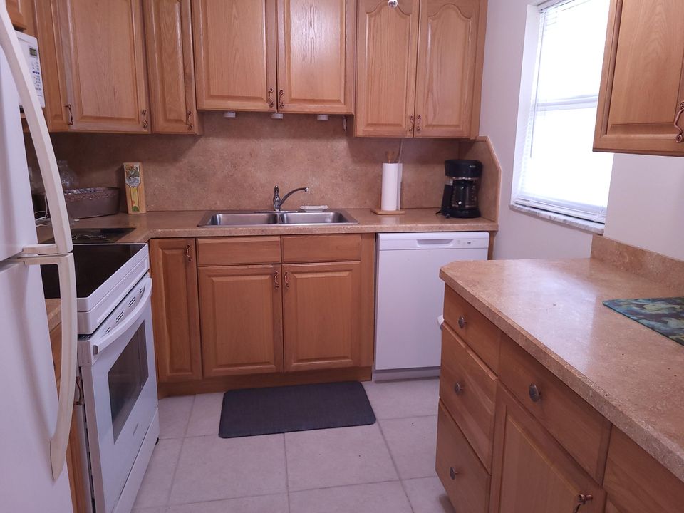 For Rent: $3,800 (2 beds, 2 baths, 1143 Square Feet)
