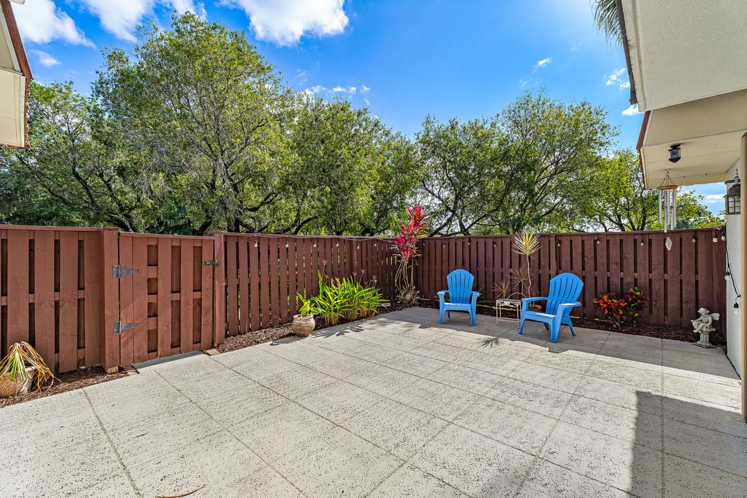 На продажу: $245,000 (2 спален, 2 ванн, 1236 Квадратных фут)