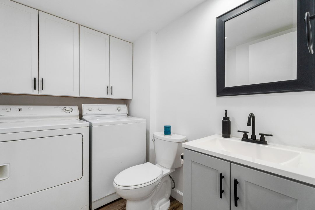 На продажу: $245,000 (2 спален, 2 ванн, 1236 Квадратных фут)