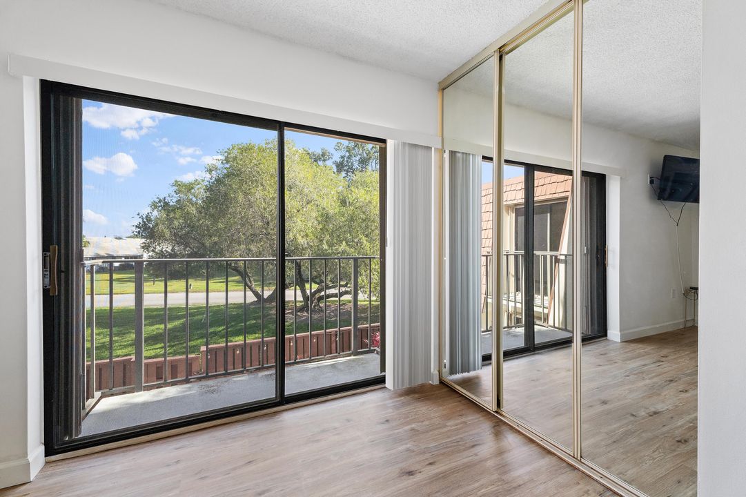 На продажу: $245,000 (2 спален, 2 ванн, 1236 Квадратных фут)