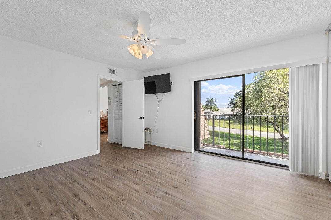 На продажу: $245,000 (2 спален, 2 ванн, 1236 Квадратных фут)