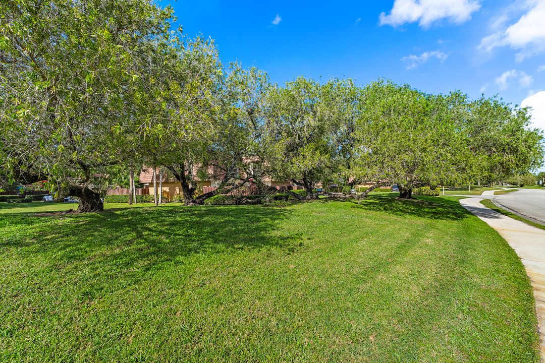 На продажу: $245,000 (2 спален, 2 ванн, 1236 Квадратных фут)