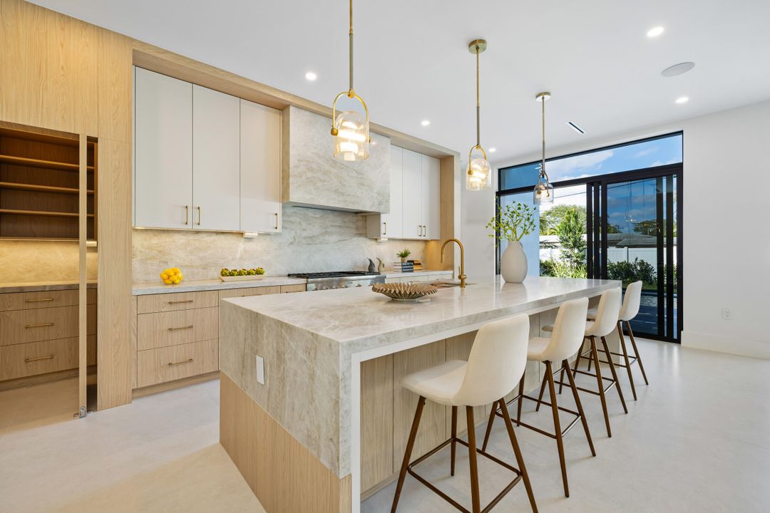 En Venta: $3,800,000 (5 camas, 4 baños, 3733 Pies cuadrados)