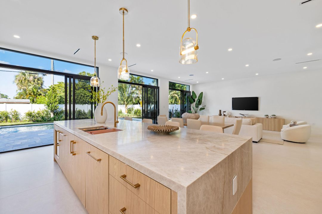 En Venta: $3,800,000 (5 camas, 4 baños, 3733 Pies cuadrados)