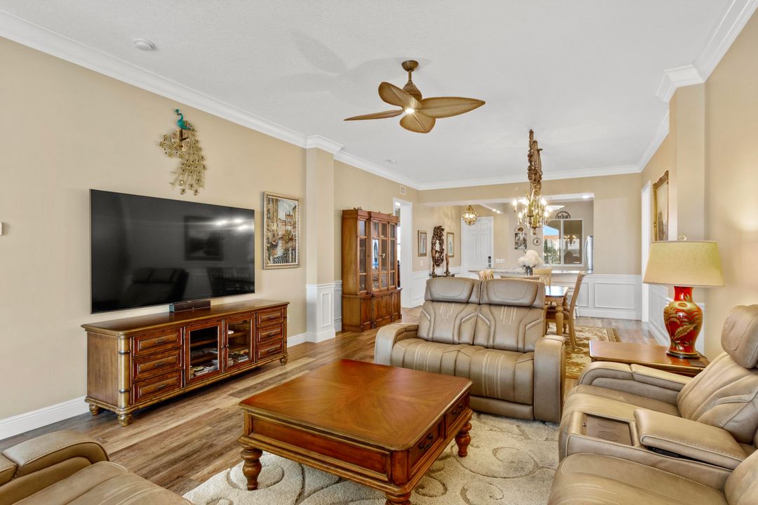 For Sale: $549,990 (2 beds, 2 baths, 1989 Square Feet)