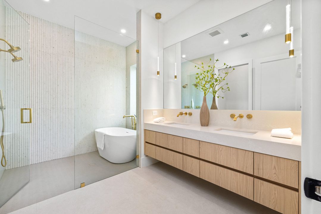 En Venta: $3,800,000 (5 camas, 4 baños, 3733 Pies cuadrados)