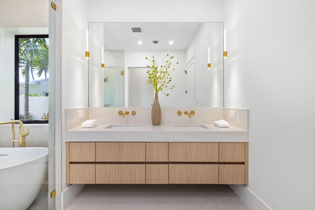 En Venta: $3,800,000 (5 camas, 4 baños, 3733 Pies cuadrados)