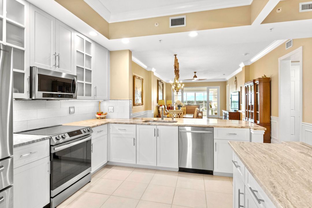 For Sale: $549,990 (2 beds, 2 baths, 1989 Square Feet)