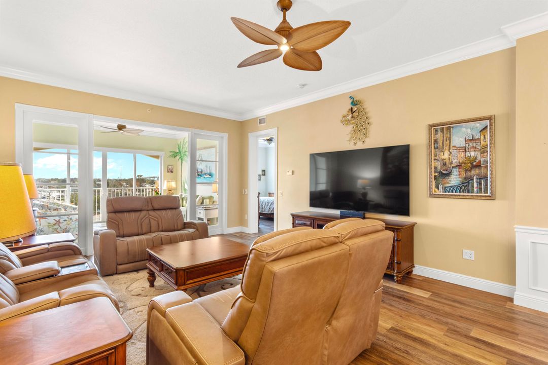 For Sale: $549,990 (2 beds, 2 baths, 1989 Square Feet)