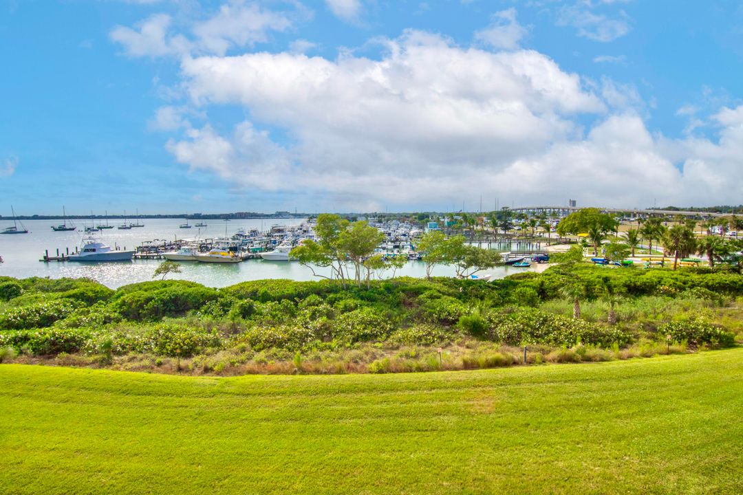 For Sale: $549,990 (2 beds, 2 baths, 1989 Square Feet)