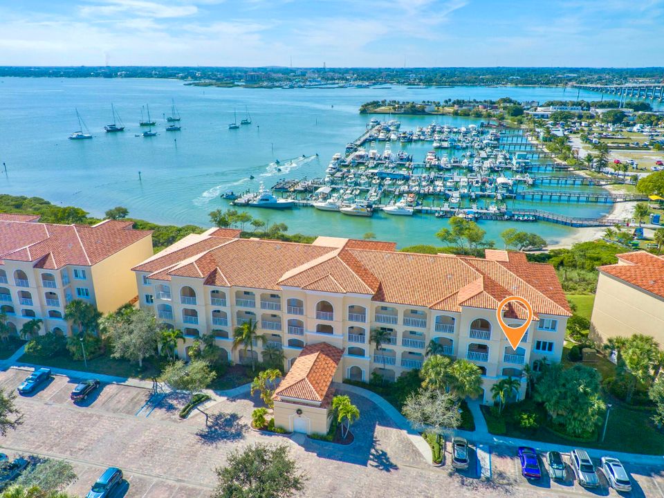 For Sale: $549,990 (2 beds, 2 baths, 1989 Square Feet)