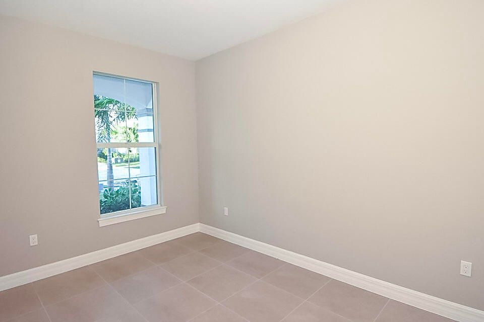 For Rent: $3,900 (4 beds, 2 baths, 2577 Square Feet)