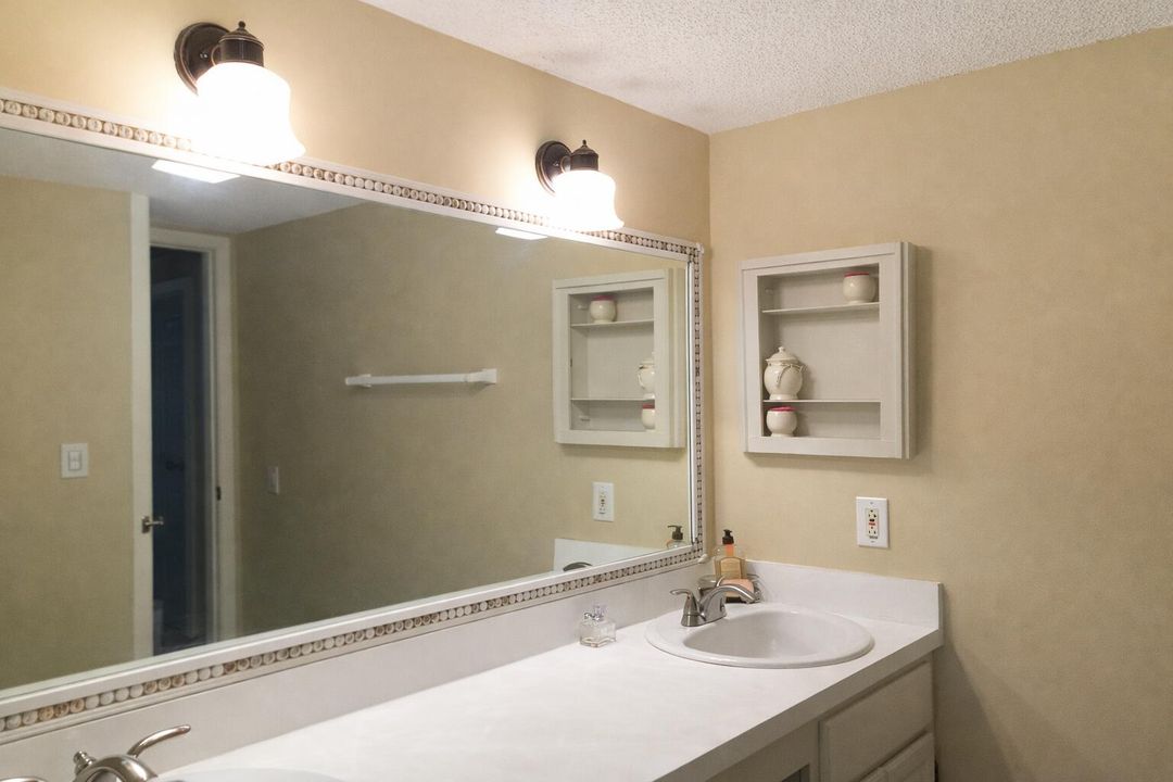 En Venta: $170,000 (2 camas, 2 baños, 1328 Pies cuadrados)