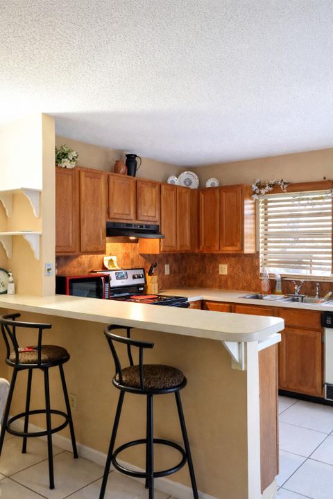 En Venta: $170,000 (2 camas, 2 baños, 1328 Pies cuadrados)