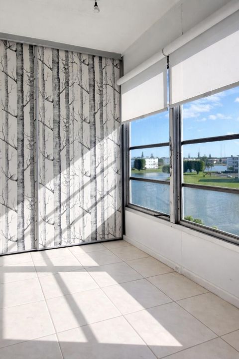 For Sale: $230,000 (2 beds, 2 baths, 896 Square Feet)