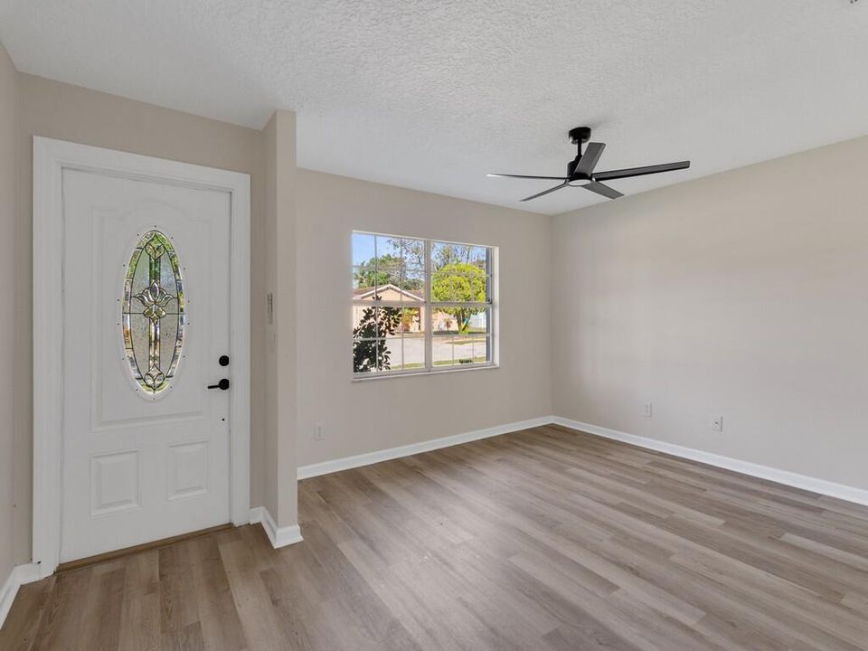 En Venta: $299,900 (3 camas, 1 baños, 1042 Pies cuadrados)