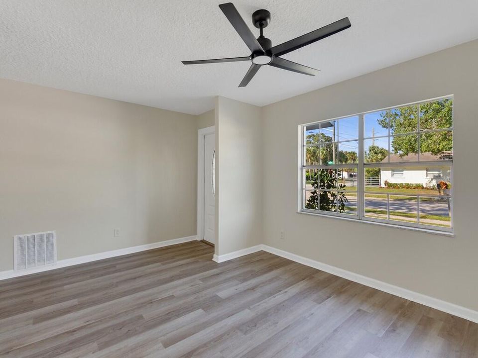 En Venta: $299,900 (3 camas, 1 baños, 1042 Pies cuadrados)