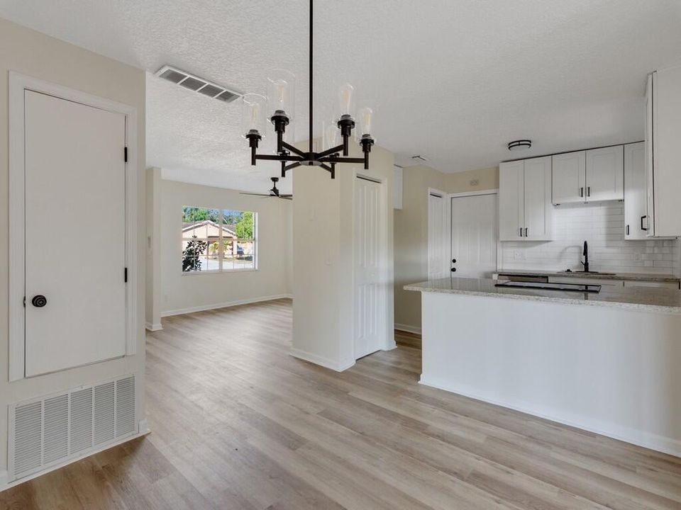 En Venta: $299,900 (3 camas, 1 baños, 1042 Pies cuadrados)