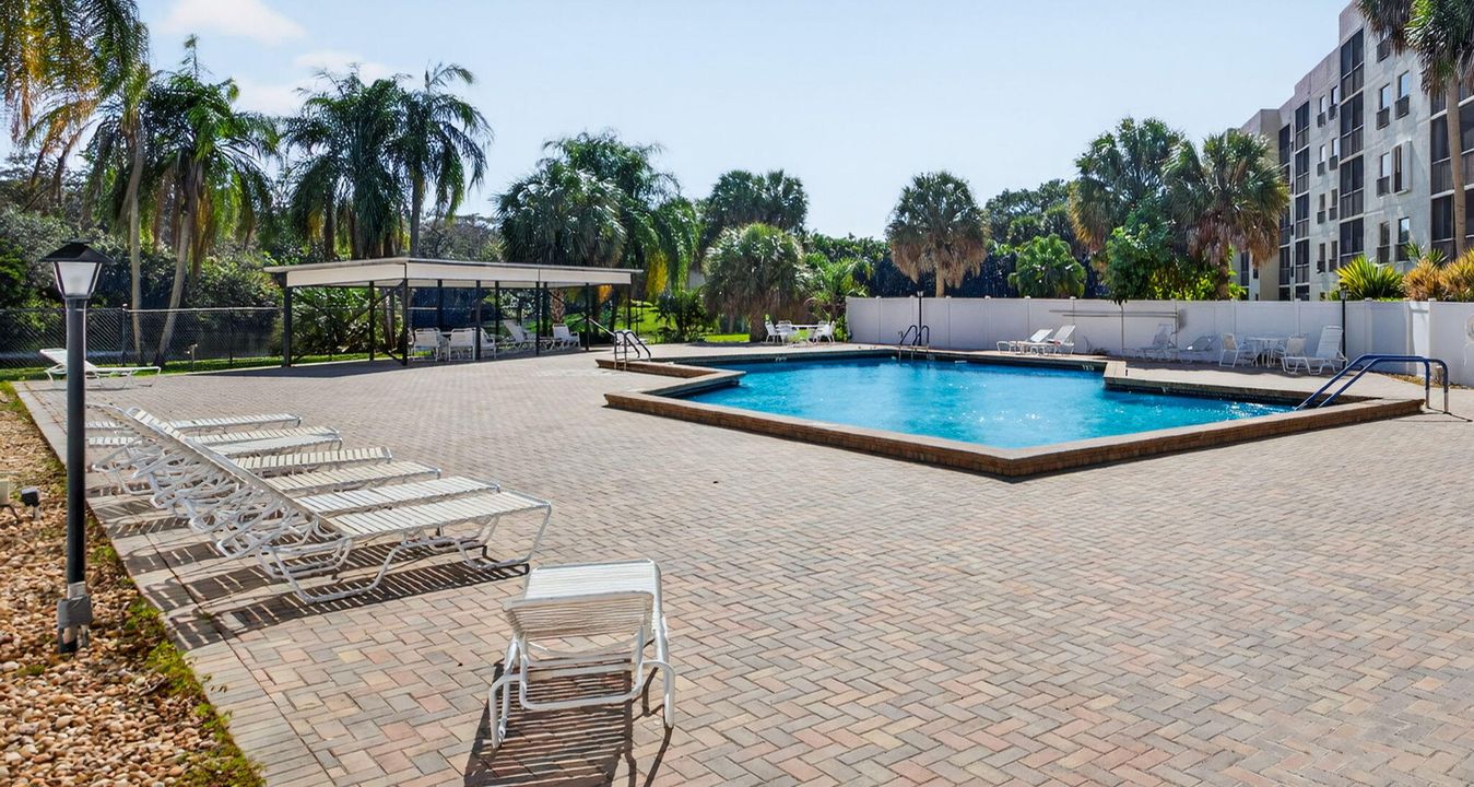 For Sale: $208,000 (2 beds, 2 baths, 1140 Square Feet)