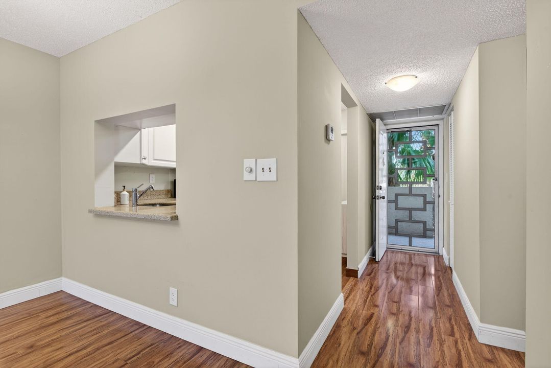 For Sale: $208,000 (2 beds, 2 baths, 1140 Square Feet)