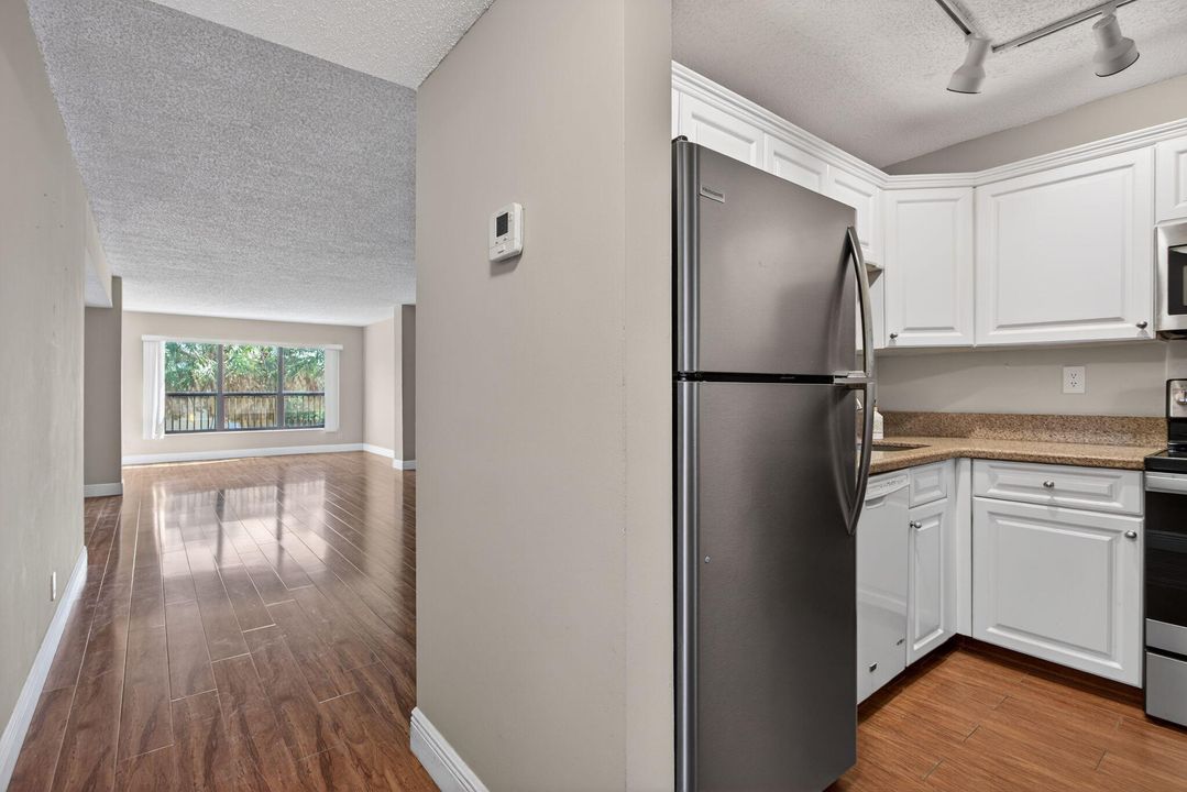 For Sale: $208,000 (2 beds, 2 baths, 1140 Square Feet)