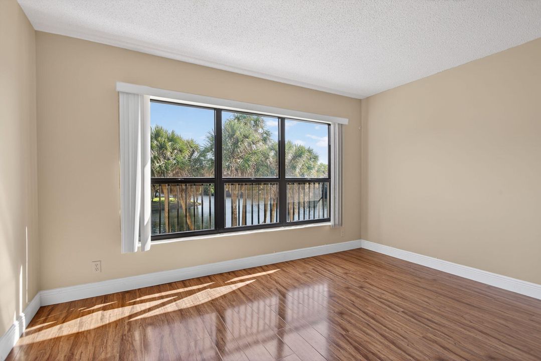 For Sale: $208,000 (2 beds, 2 baths, 1140 Square Feet)