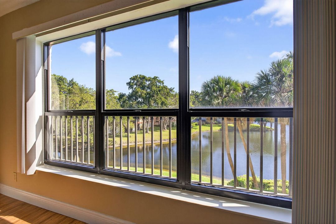 For Sale: $208,000 (2 beds, 2 baths, 1140 Square Feet)