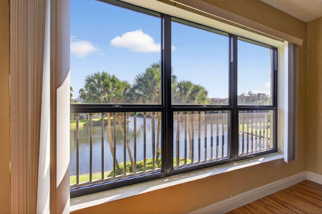 For Sale: $208,000 (2 beds, 2 baths, 1140 Square Feet)