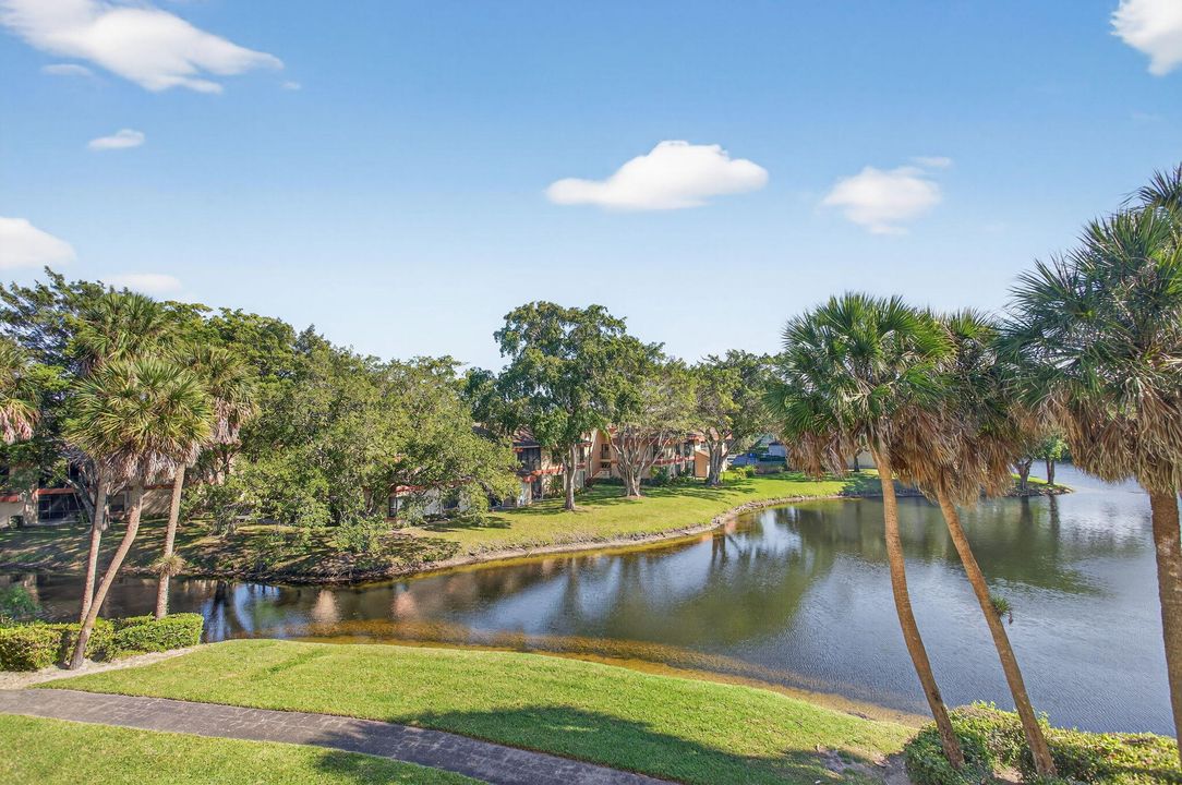 For Sale: $208,000 (2 beds, 2 baths, 1140 Square Feet)