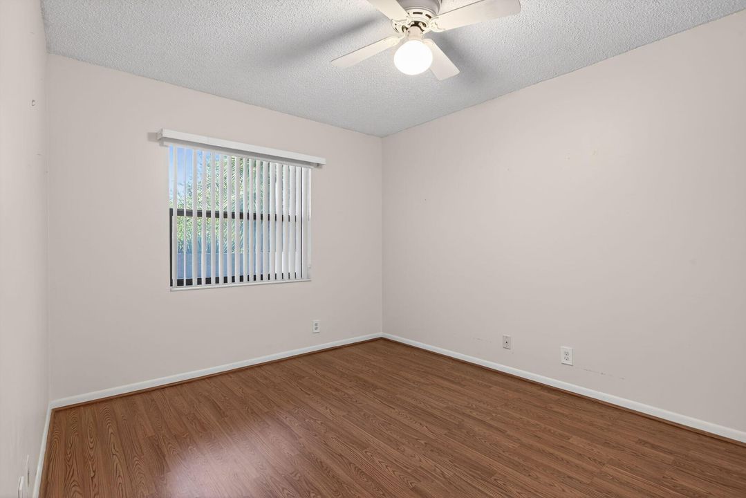 For Sale: $208,000 (2 beds, 2 baths, 1140 Square Feet)