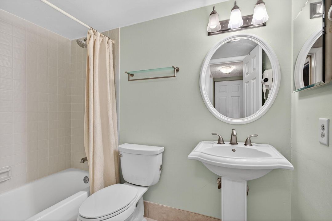 For Sale: $208,000 (2 beds, 2 baths, 1140 Square Feet)