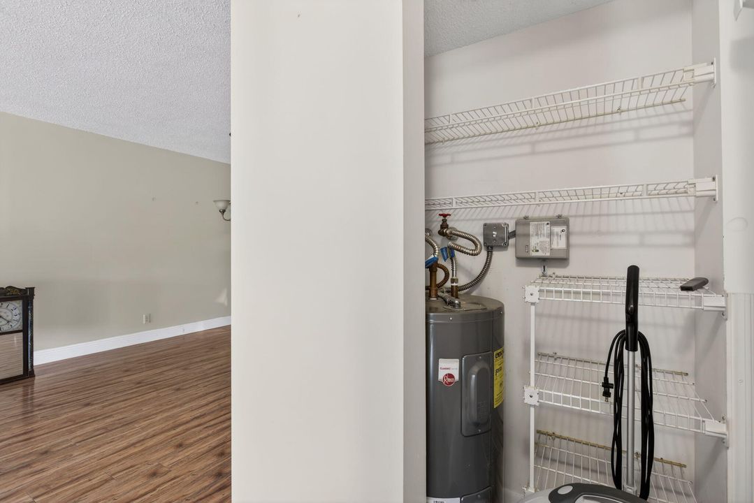 For Sale: $208,000 (2 beds, 2 baths, 1140 Square Feet)