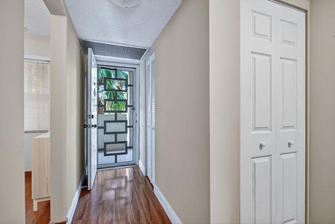 For Sale: $208,000 (2 beds, 2 baths, 1140 Square Feet)