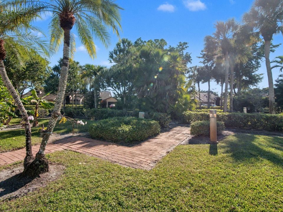 For Sale: $269,000 (2 beds, 2 baths, 2036 Square Feet)