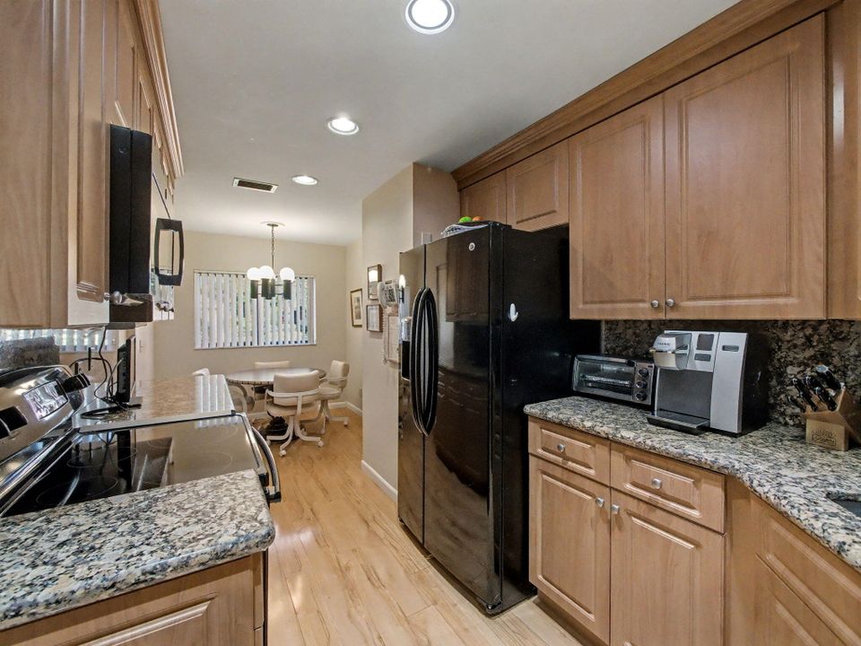 For Sale: $269,000 (2 beds, 2 baths, 2036 Square Feet)