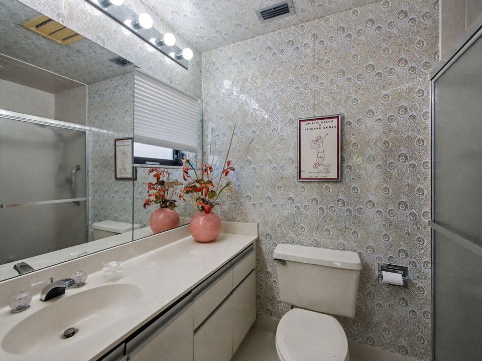 For Sale: $269,000 (2 beds, 2 baths, 2036 Square Feet)