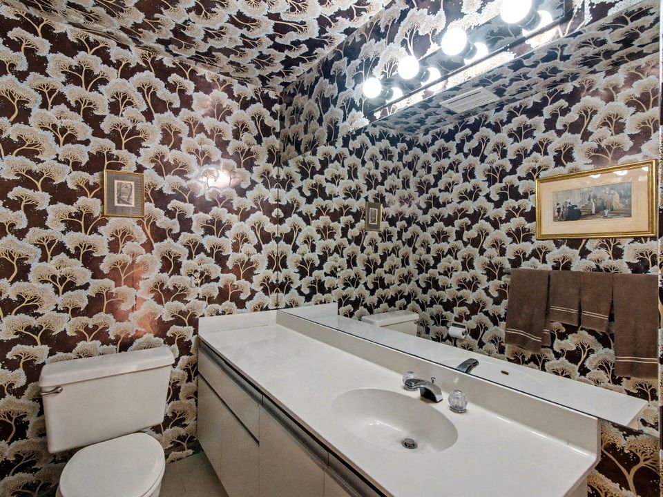 For Sale: $269,000 (2 beds, 2 baths, 2036 Square Feet)