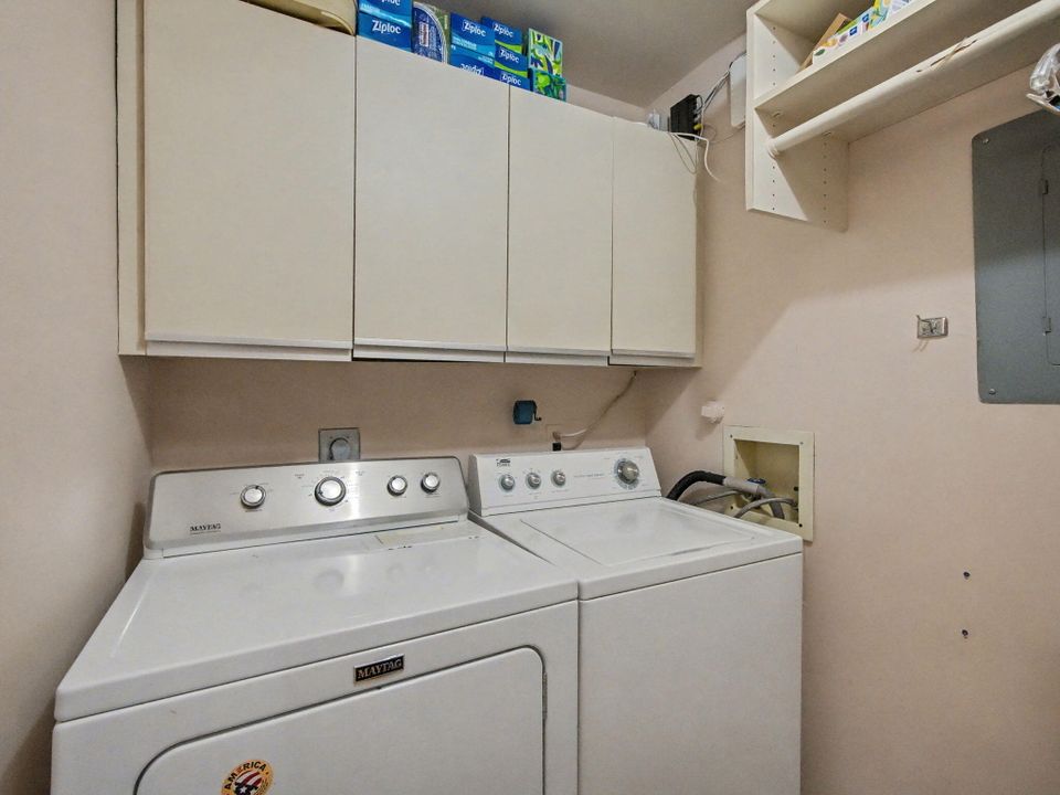 For Sale: $269,000 (2 beds, 2 baths, 2036 Square Feet)