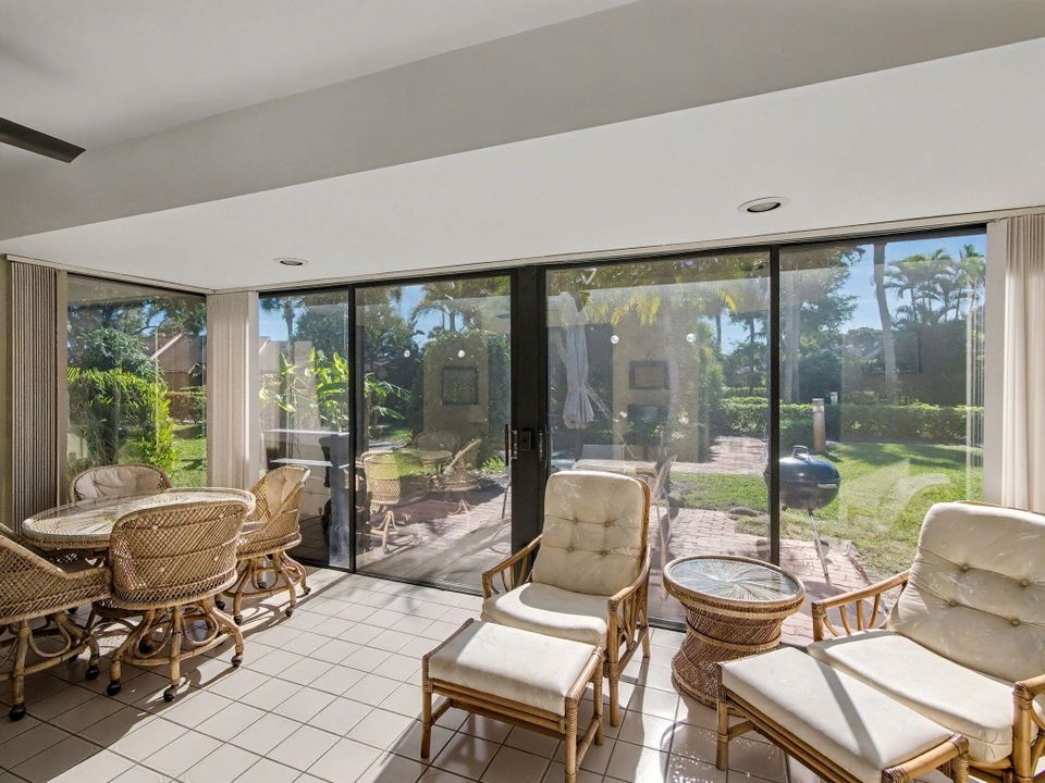 For Sale: $269,000 (2 beds, 2 baths, 2036 Square Feet)