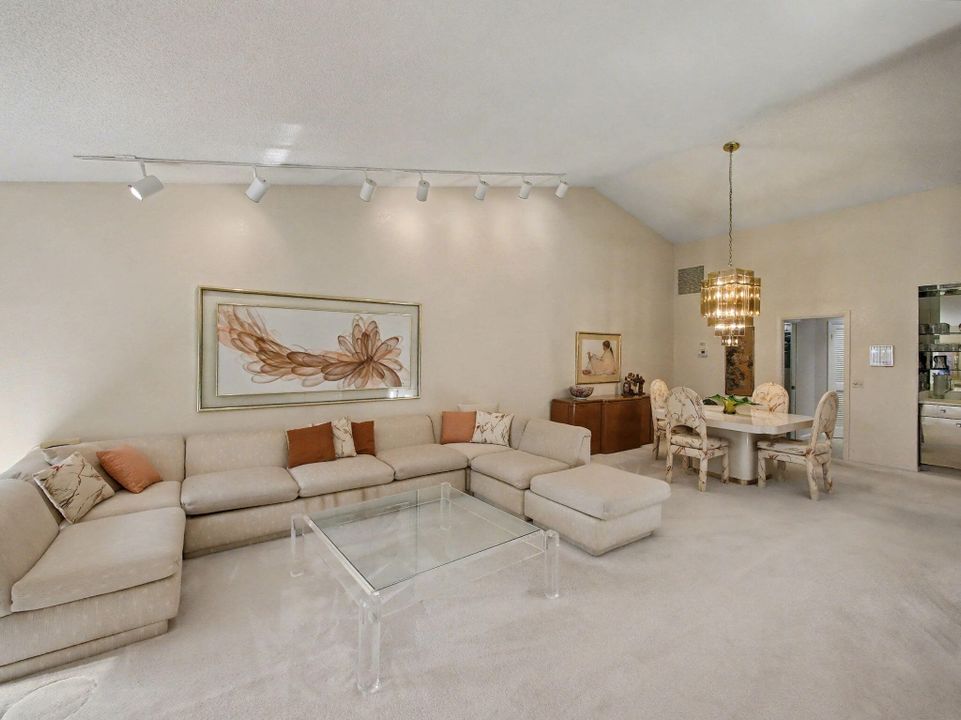 For Sale: $269,000 (2 beds, 2 baths, 2036 Square Feet)