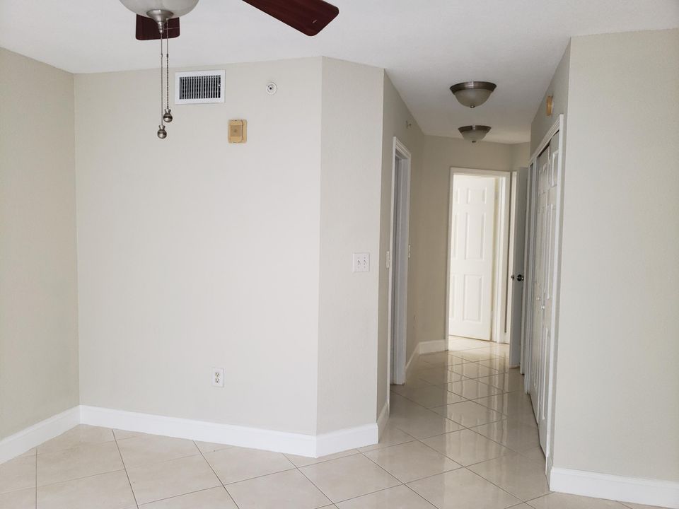 出租: $2,400 (2 贝兹, 2 浴室, 1079 平方英尺)