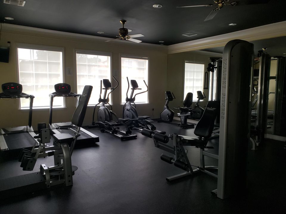 出租: $2,400 (2 贝兹, 2 浴室, 1079 平方英尺)