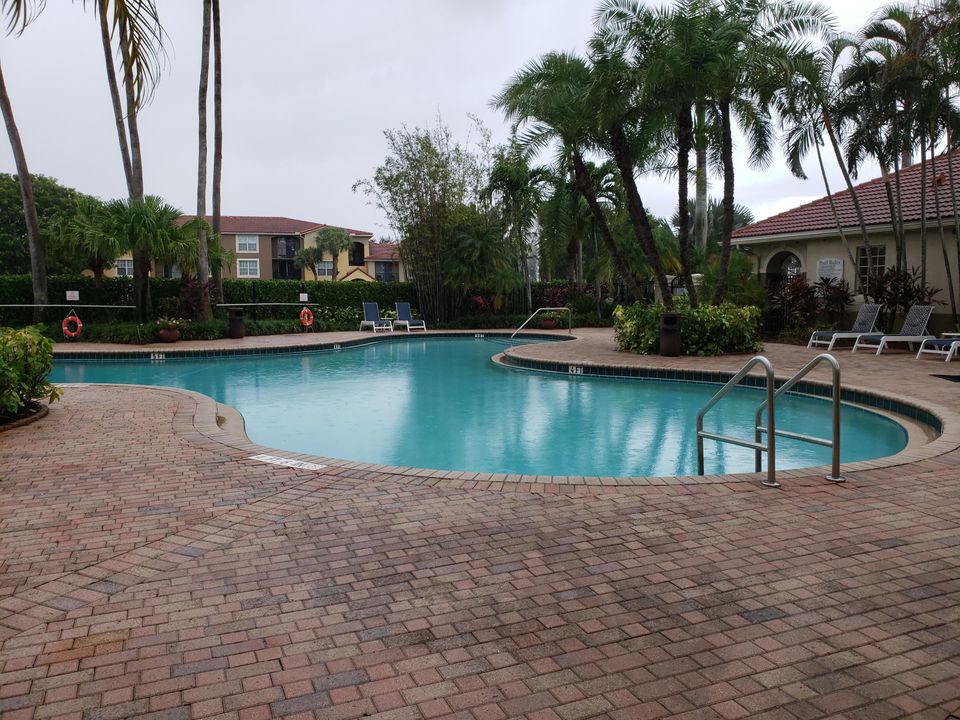 出租: $2,400 (2 贝兹, 2 浴室, 1079 平方英尺)