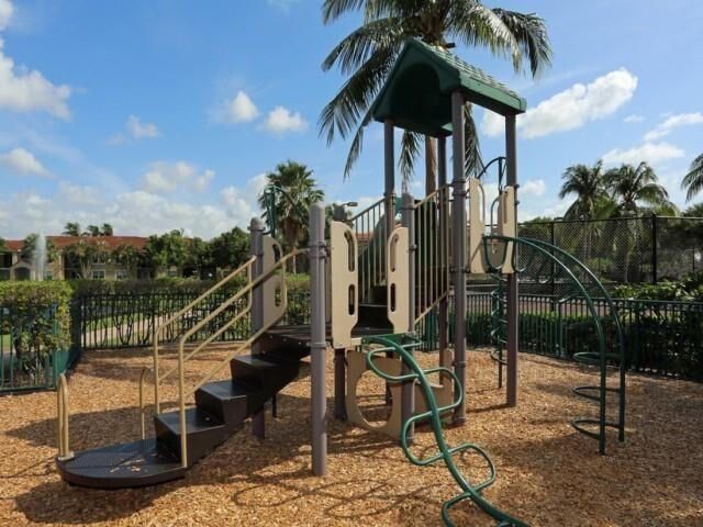 出租: $2,400 (2 贝兹, 2 浴室, 1079 平方英尺)