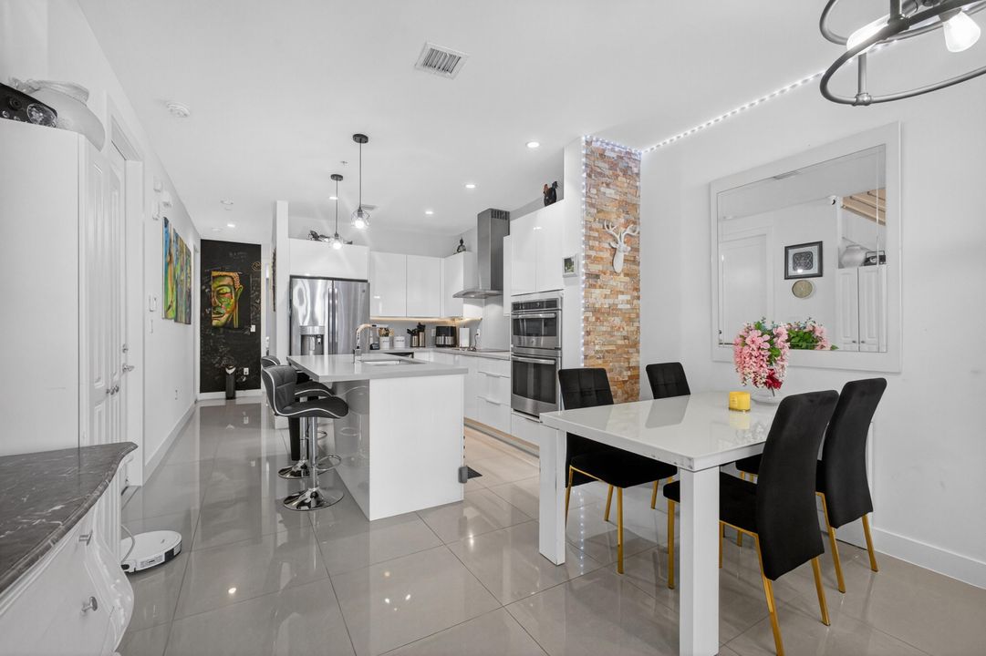 For Rent: $3,600 (3 beds, 3 baths, 1821 Square Feet)