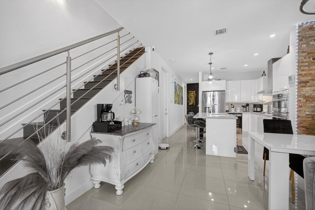 For Rent: $3,600 (3 beds, 3 baths, 1821 Square Feet)